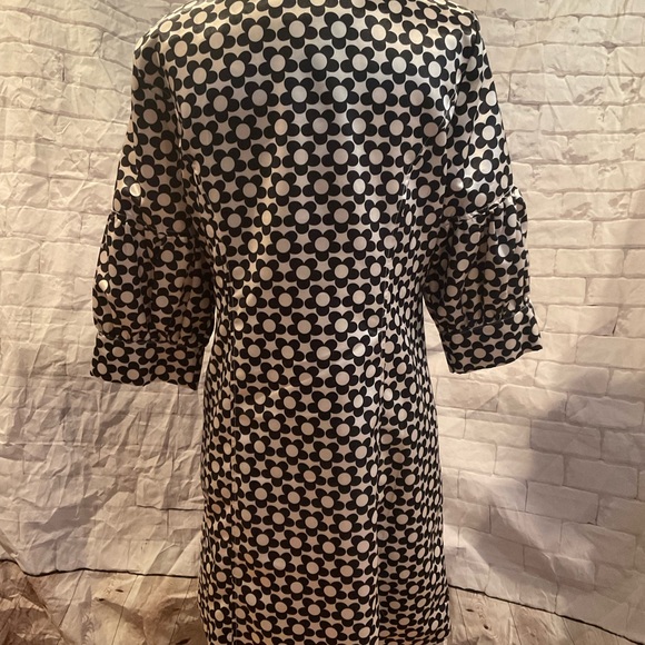 “COCO & TASHI” Black and White Floral Coat Dress . - Picture 3 of 15